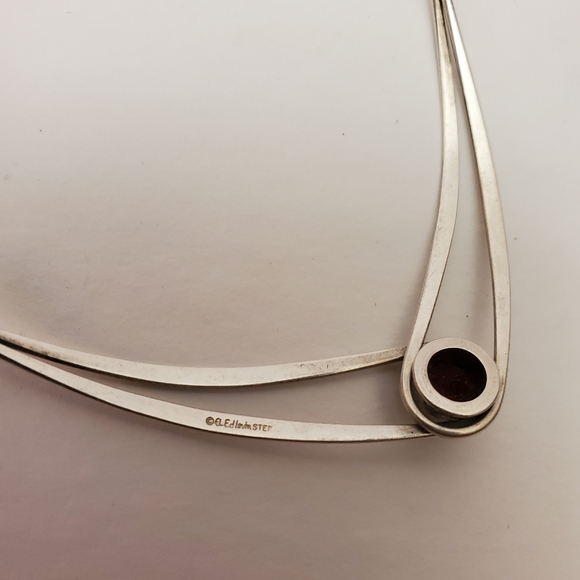 E.L. Designs - Faceted Garnet "Swing" necklace - Picture 3 of 5